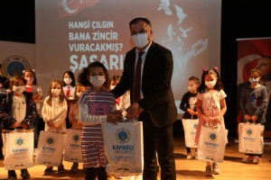 İstiklal Marşı Güzel Okuma Yarışmasına Katılan Öğrencilere Ödülleri Verildi